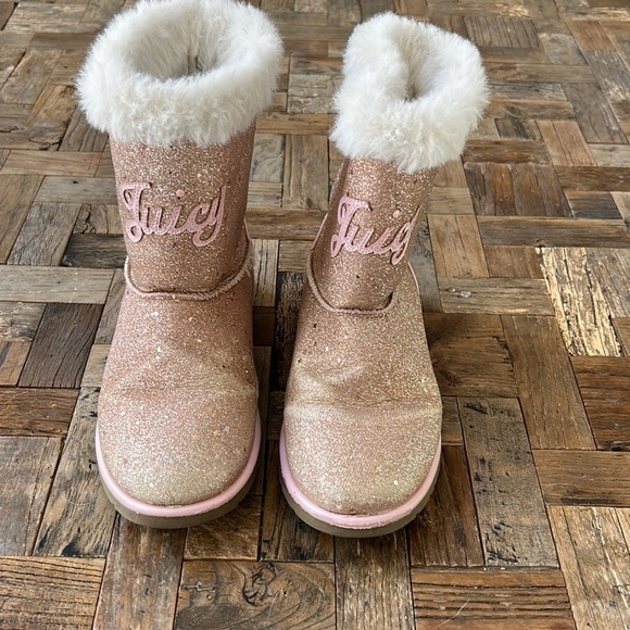 Juicy Couture Girls Malibu 2 Sparkle Boot - Picture 2 of 7